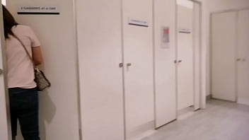 Filipina wildcat gets nasty in public fitting room – sucks, rides, and swallows every drop! 🔥💦